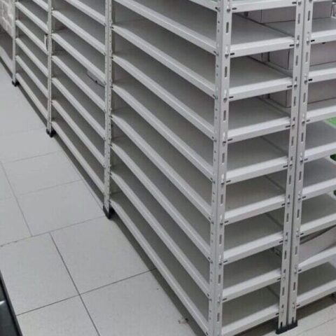 estanterias metalicas blancas