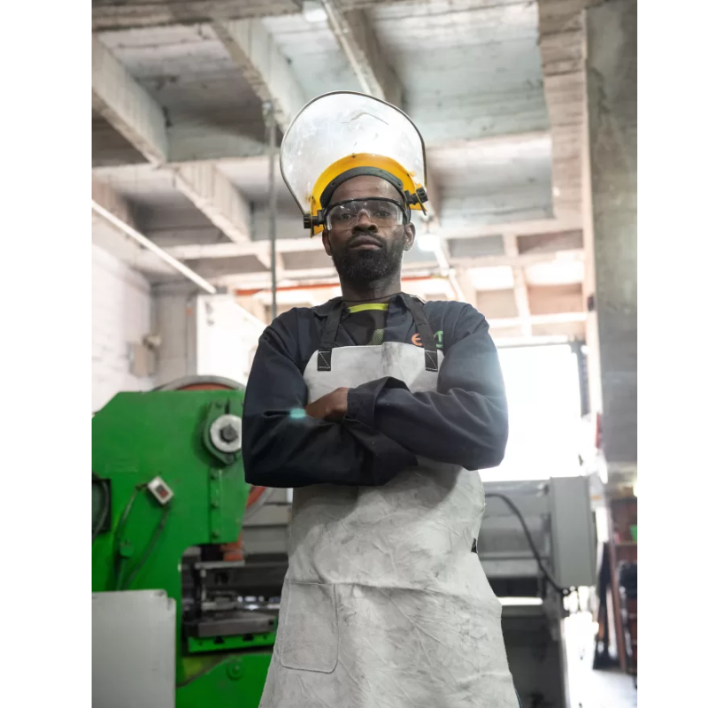 Perfil de Fernando Moreno - Alma de Acero en Estanterías Medellín